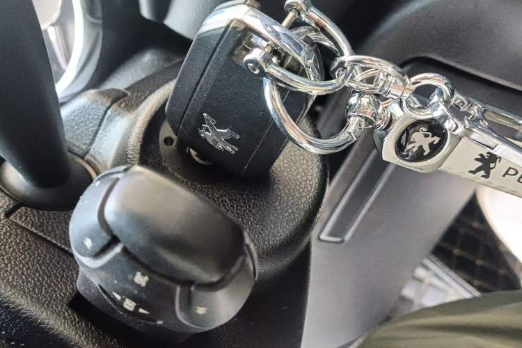 Used Peugeot 3008 2013 2.0L Automatic Classic Edition Vehicle Key