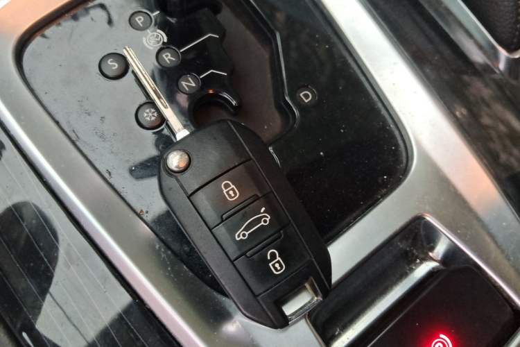 Used Peugeot 3008 2013 2.0L Automatic Trend Edition Vehicle Key