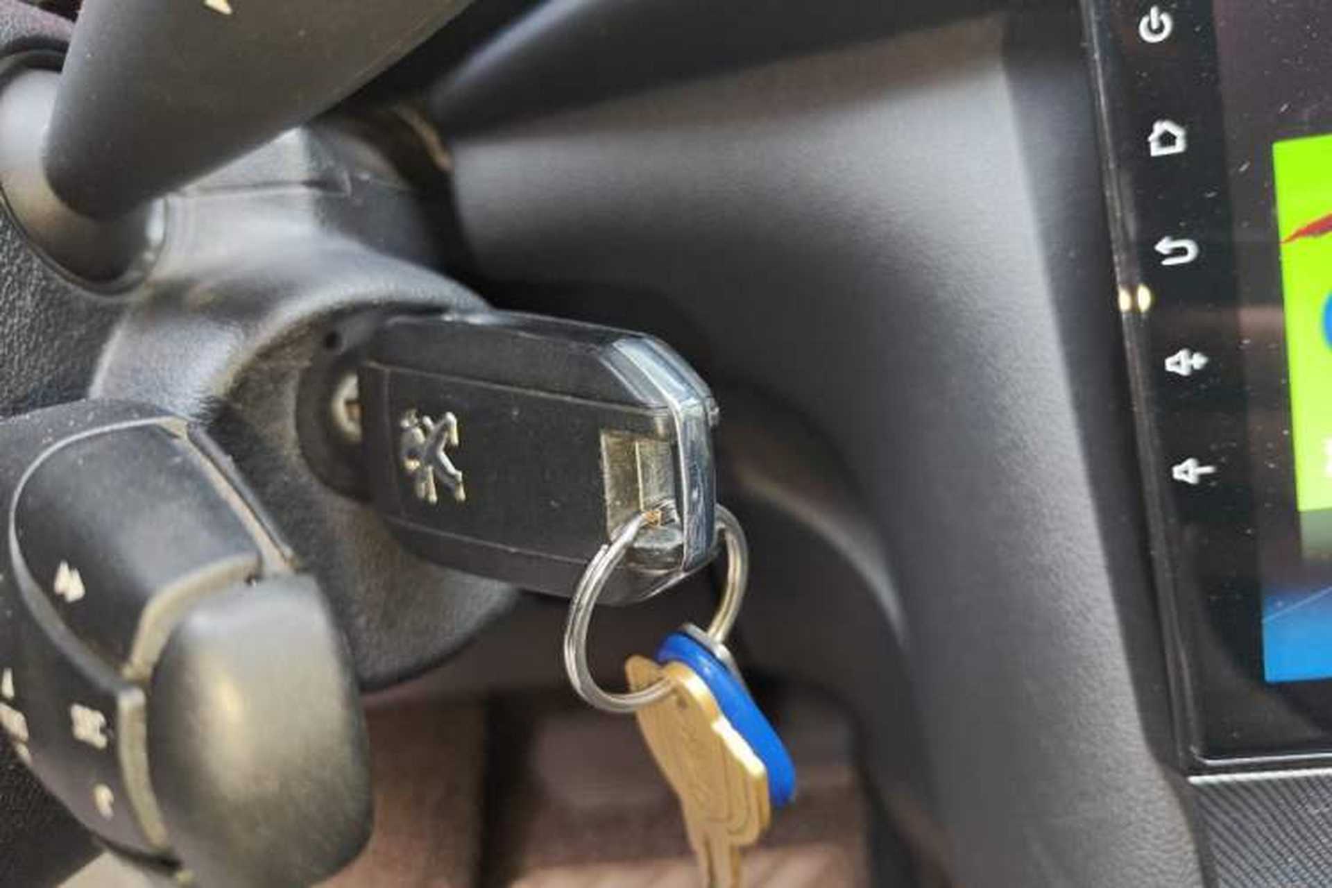 Used Peugeot 3008 2013 2.0L Automatic Trend Edition Vehicle Key