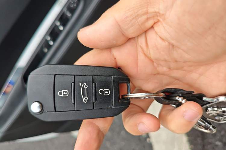 Used Peugeot 3008 2013 1.6THP Automatic Prestige Edition Vehicle Key