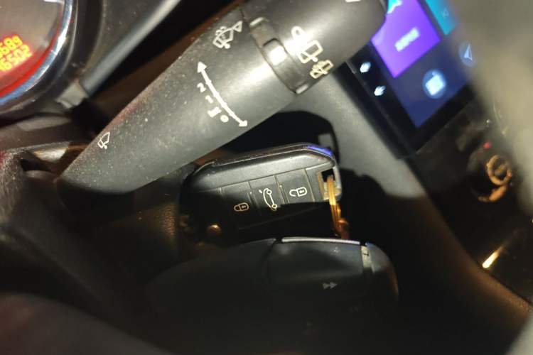 Used Peugeot 3008 2013 2.0L Automatic Trend Edition Vehicle Key