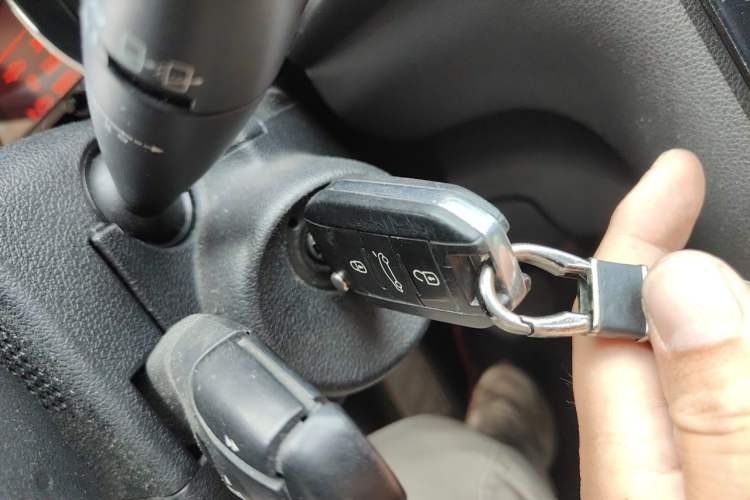 Used Peugeot 3008 2013 2.0L Automatic Classic Edition Vehicle Key