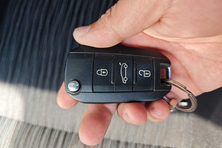 Used Peugeot 3008 2013 2.0L Automatic Classic Edition Vehicle Key