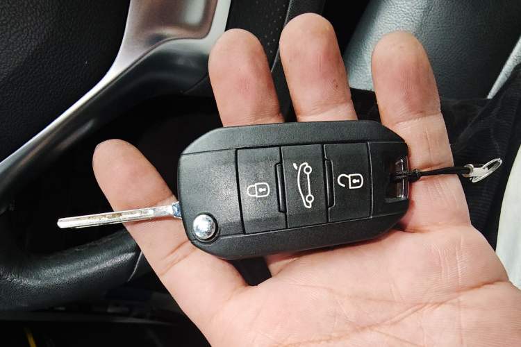 Used Peugeot 3008 2013 2.0L Automatic Trend Edition Vehicle Key