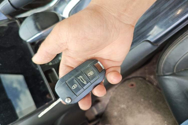Used Peugeot 3008 2013 2.0L Automatic Trend Edition Vehicle Key