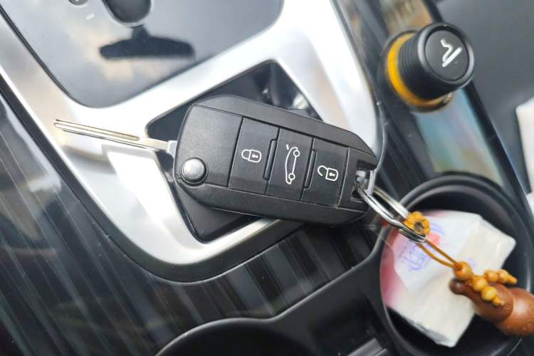 Used Peugeot 3008 2013 2.0L Automatic Trend Edition Vehicle Key