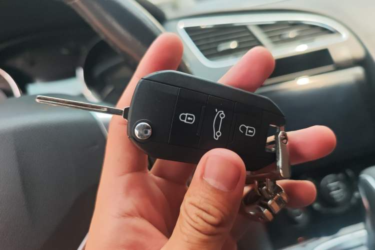 Used Peugeot 3008 2013 2.0L Automatic Trend Edition Vehicle Key