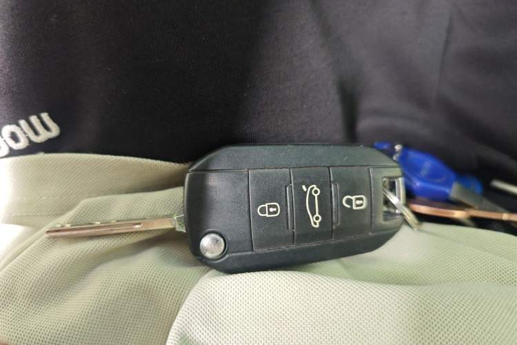 Used Peugeot 3008 2013 2.0L Automatic Trend Edition Vehicle Key