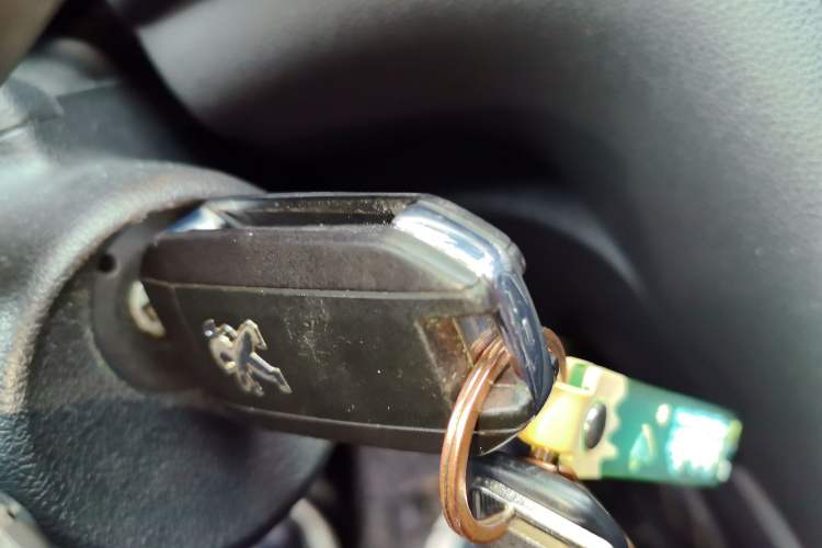 Used Peugeot 3008 2013 2.0L Automatic Classic Edition Vehicle Key