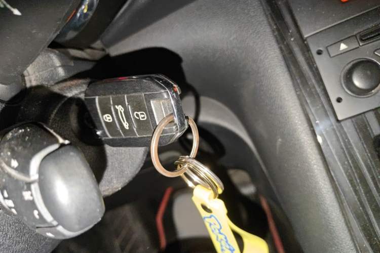 Used Peugeot 3008 2013 2.0L Automatic Trend Edition Vehicle Key