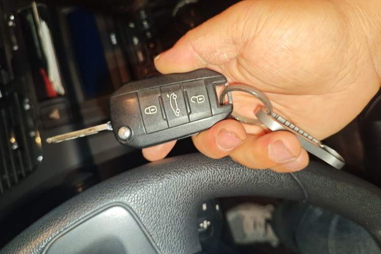 Used Peugeot 3008 2013 2.0L Automatic Classic Edition Vehicle Key