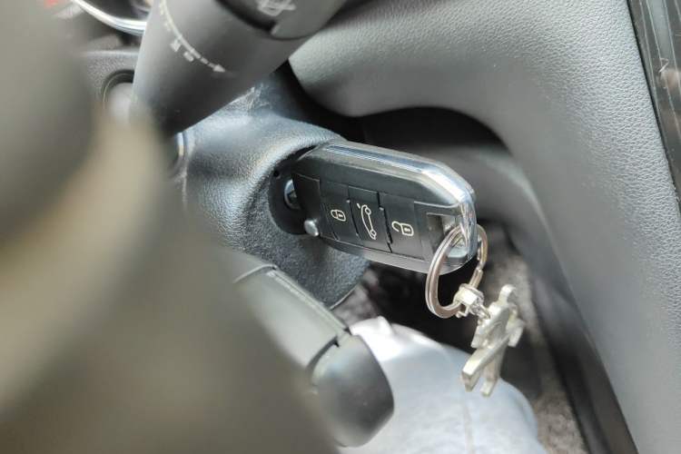 Used Peugeot 3008 2013 2.0L Automatic Trend Edition Vehicle Key