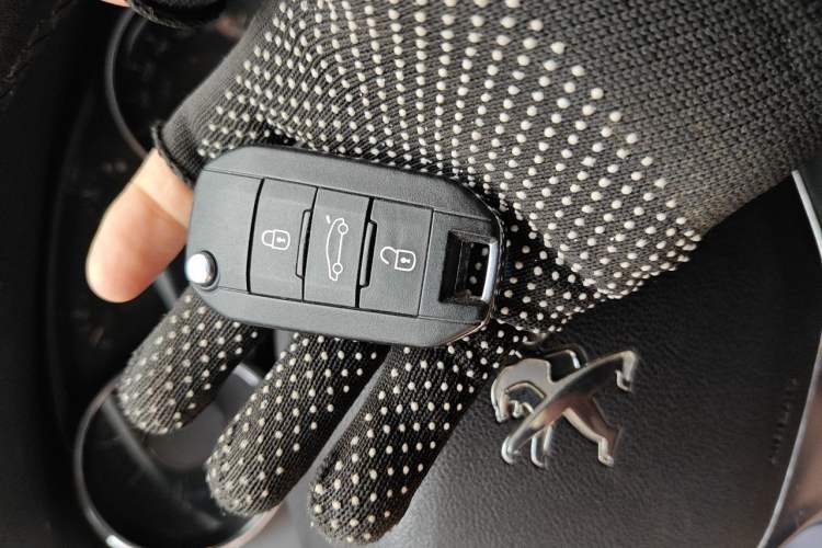 Used Peugeot 3008 2013 2.0L Automatic Trend Edition Vehicle Key