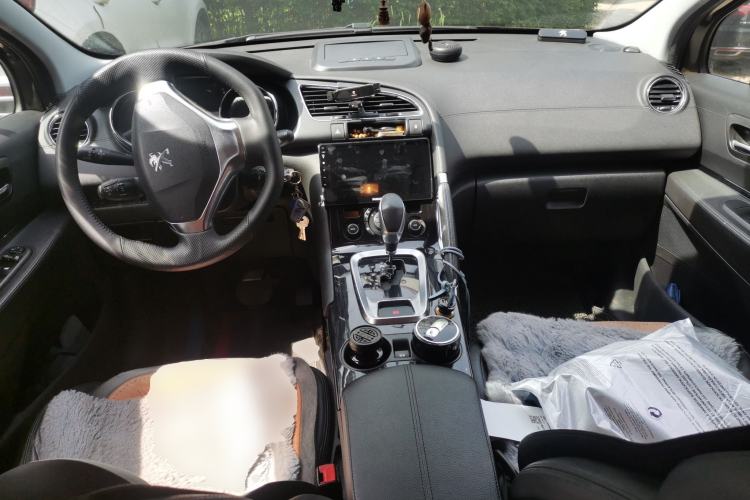 Used Peugeot 3008 2013 2.0L Automatic Trend Edition Center Console