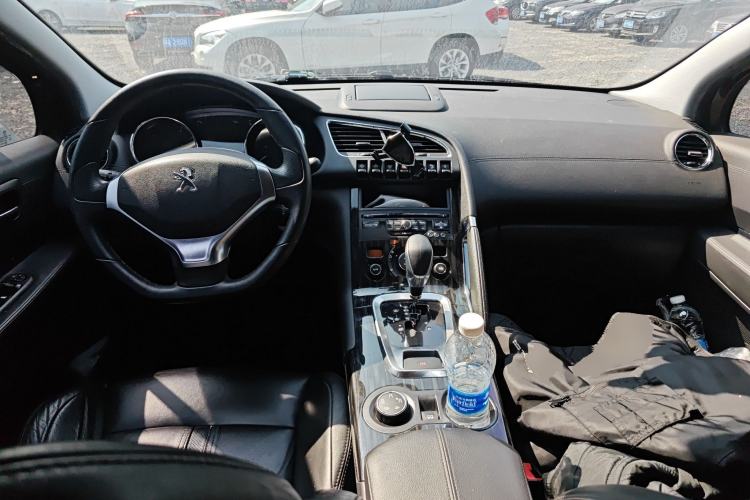 Used Peugeot 3008 2013 1.6THP Automatic Prestige Edition Center Console