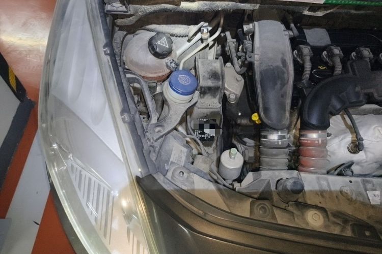 Used Peugeot 3008 2013 1.6THP Automatic Prestige Edition Engine Bay Right