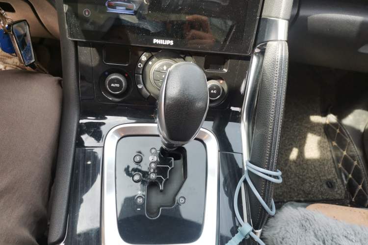 Used Peugeot 3008 2013 2.0L Automatic Trend Edition Gear Lever