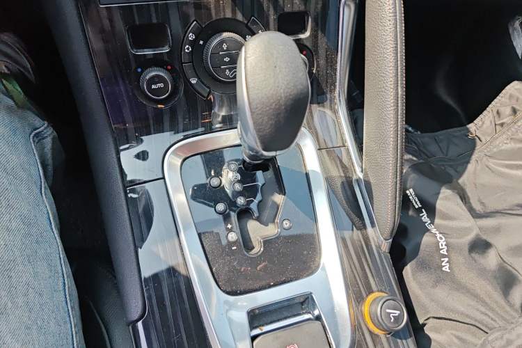 Used Peugeot 3008 2013 1.6THP Automatic Prestige Edition Gear Lever