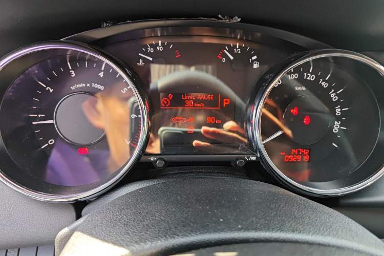 Used Peugeot 3008 2013 1.6THP Automatic Prestige Edition Instrument Cluster