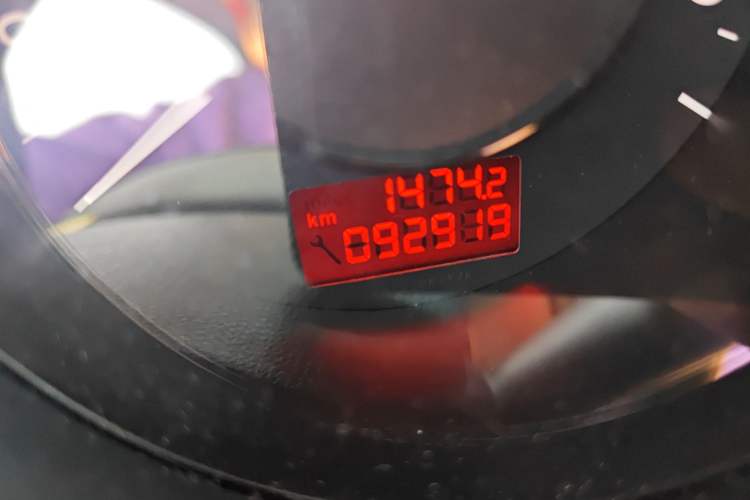 Used Peugeot 3008 2013 1.6THP Automatic Prestige Edition Odometer Close Up