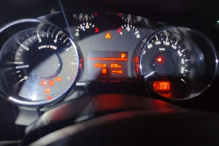 Used Peugeot 3008 2013 1.6THP Automatic Prestige Edition Odometer Close Up