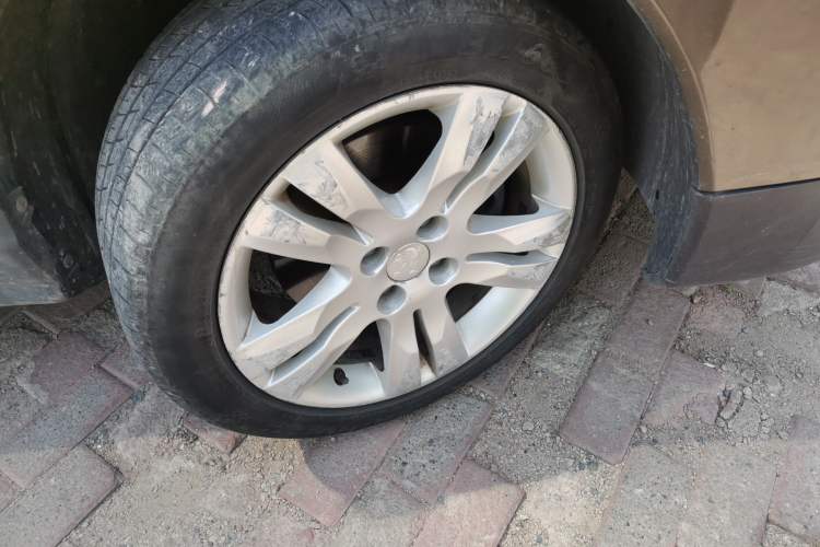 Used Peugeot 3008 2013 2.0L Automatic Trend Edition Right Front Wheel Hub
