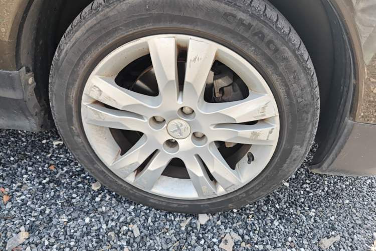 Used Peugeot 3008 2013 1.6THP Automatic Prestige Edition Right Front Wheel Hub