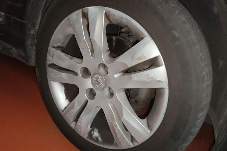 Used Peugeot 3008 2013 1.6THP Automatic Prestige Edition Right Front Wheel Hub
