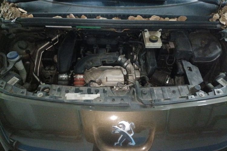 Used Peugeot 3008 2014 1.6THP Automatic Enjoyment Edition Engine Bay