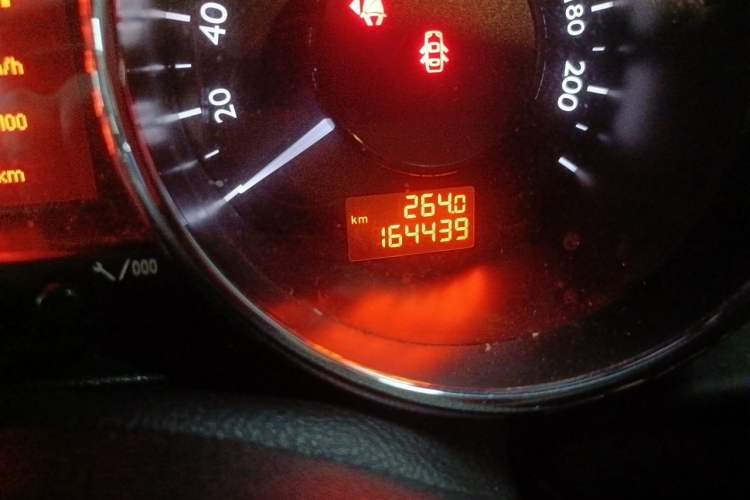 Used Peugeot 3008 2014 1.6THP Automatic Enjoyment Edition Odometer Close Up