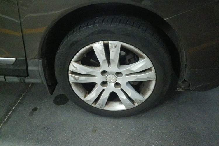 Used Peugeot 3008 2014 1.6THP Automatic Enjoyment Edition Right Front Wheel Hub