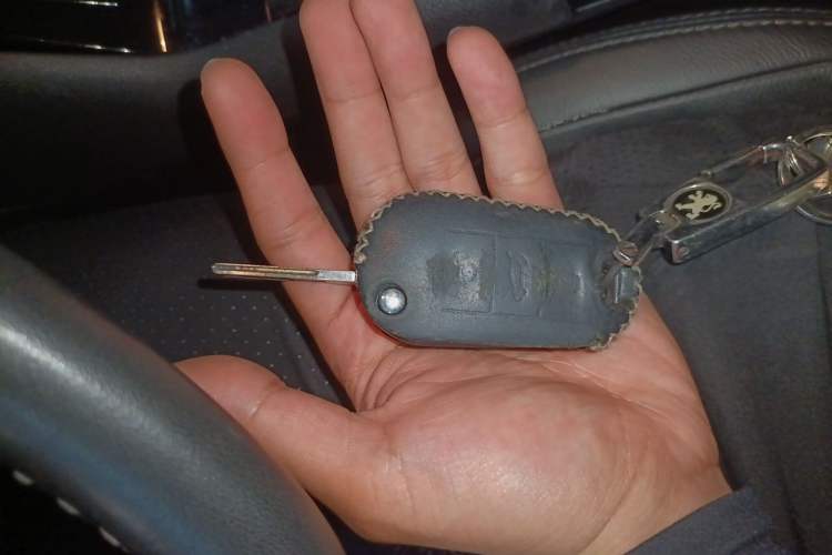 Used Peugeot 3008 2014 1.6THP Automatic Enjoyment Edition Vehicle Key