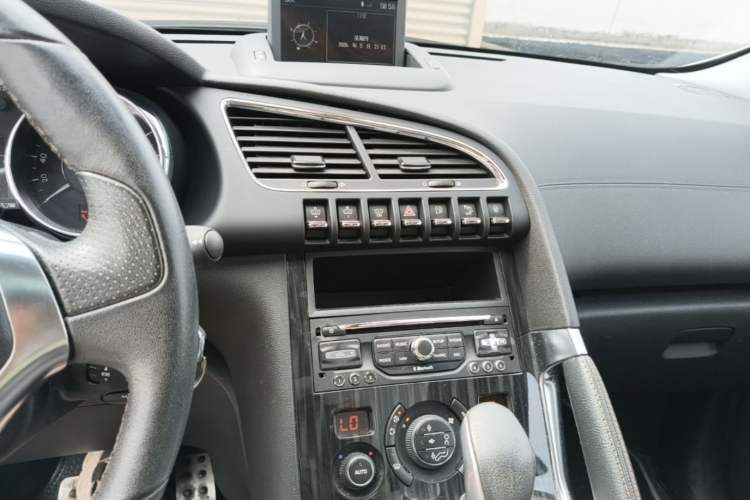Used Peugeot 3008 2014 1.6THP Roland Garros Edition Audio And AC Panel