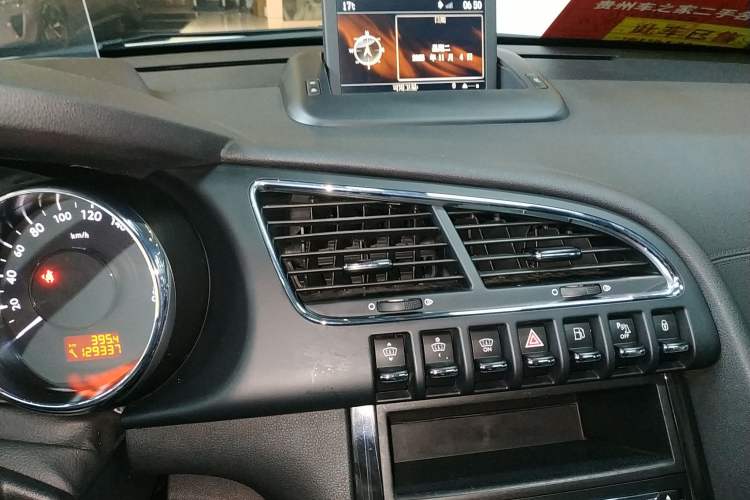 Used Peugeot 3008 2014 1.6THP Roland Garros Edition Audio And AC Panel