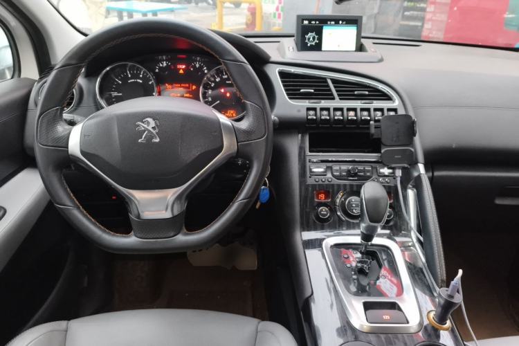 Used Peugeot 3008 2014 1.6THP Roland Garros Edition Center Console