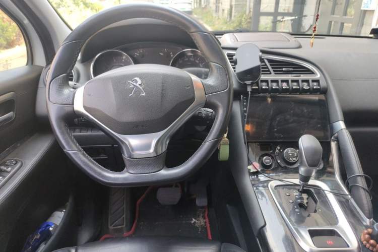 Used Peugeot 3008 2014 1.6THP Roland Garros Edition Center Console