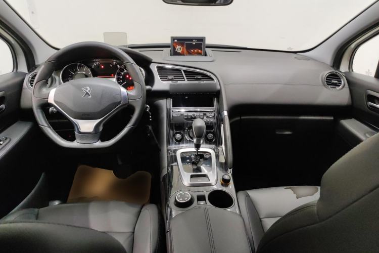 Used Peugeot 3008 2014 1.6THP Automatic Enjoyment Edition Center Console
