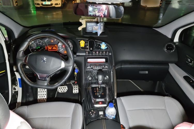 Used Peugeot 3008 2014 1.6THP Roland Garros Edition Center Console