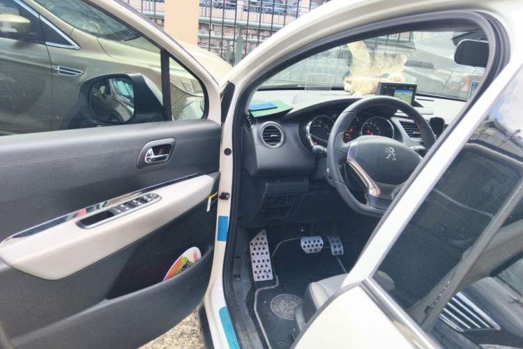 Used Peugeot 3008 2014 1.6THP Roland Garros Edition Driver Seat