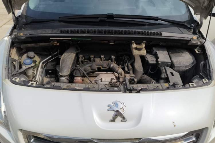Used Peugeot 3008 2014 1.6THP Roland Garros Edition Engine Bay