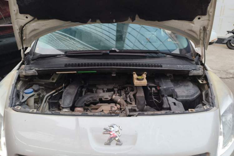 Used Peugeot 3008 2014 1.6THP Roland Garros Edition Engine Bay