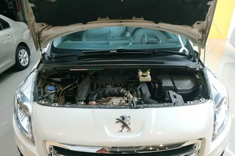 Used Peugeot 3008 2014 1.6THP Roland Garros Edition Engine Bay