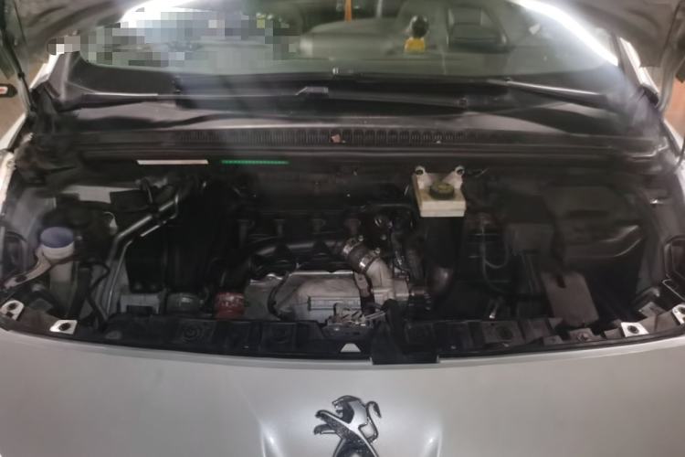 Used Peugeot 3008 2014 1.6THP Automatic Enjoyment Edition Engine Bay