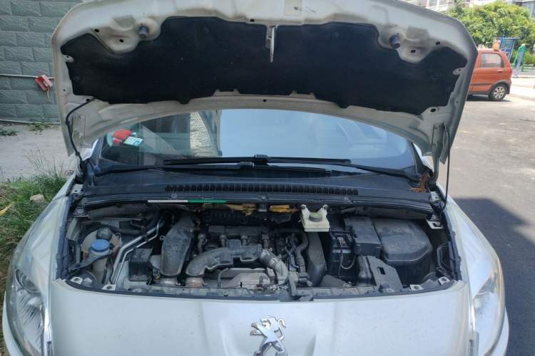 Used Peugeot 3008 2014 1.6THP Roland Garros Edition Engine Bay