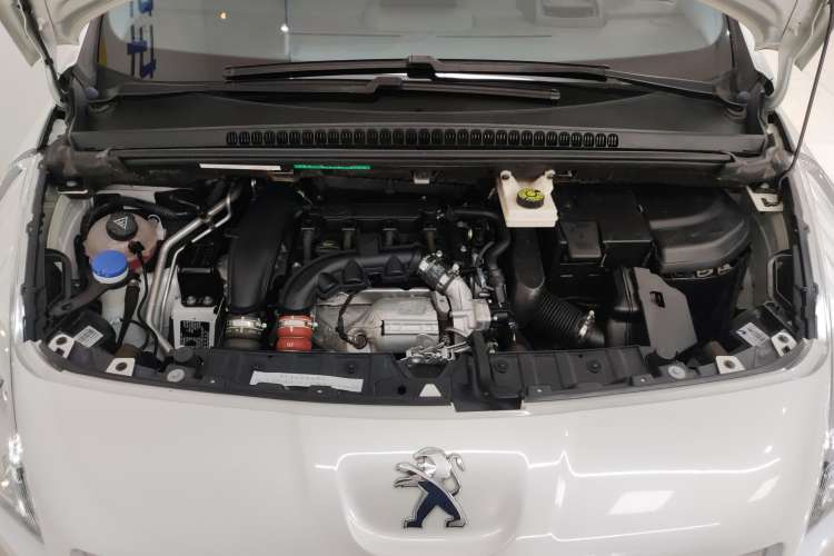 Used Peugeot 3008 2014 1.6THP Automatic Enjoyment Edition Engine Bay