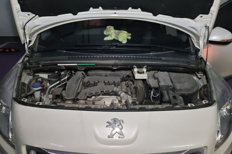Used Peugeot 3008 2014 1.6THP Roland Garros Edition Engine Bay