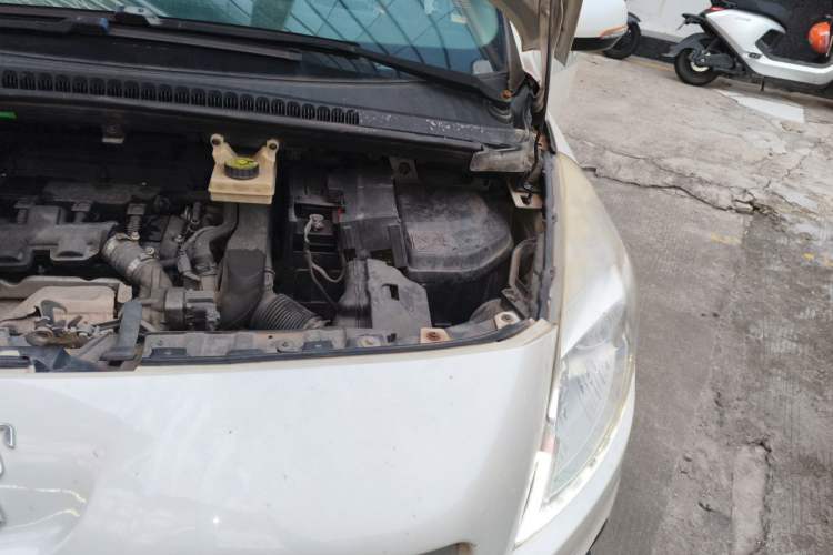 Used Peugeot 3008 2014 1.6THP Roland Garros Edition Engine Bay Left