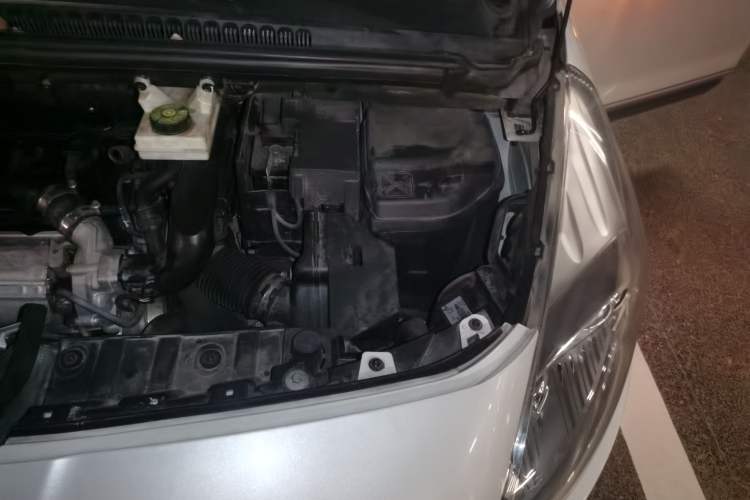 Used Peugeot 3008 2014 1.6THP Automatic Enjoyment Edition Engine Bay Left