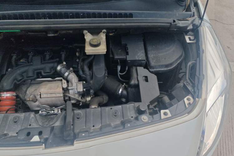 Used Peugeot 3008 2014 1.6THP Automatic Enjoyment Edition Engine Bay Left