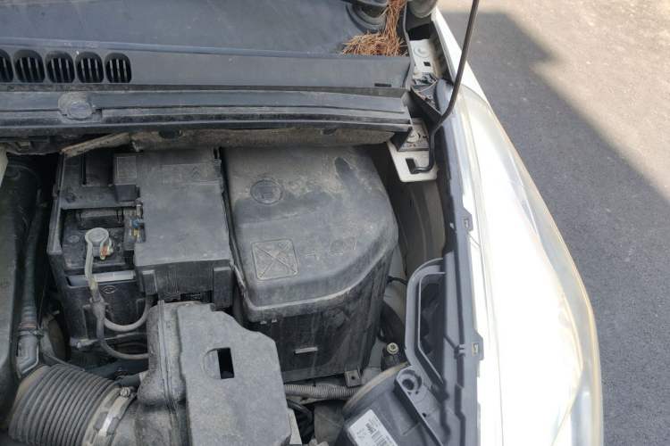 Used Peugeot 3008 2014 1.6THP Roland Garros Edition Engine Bay Left